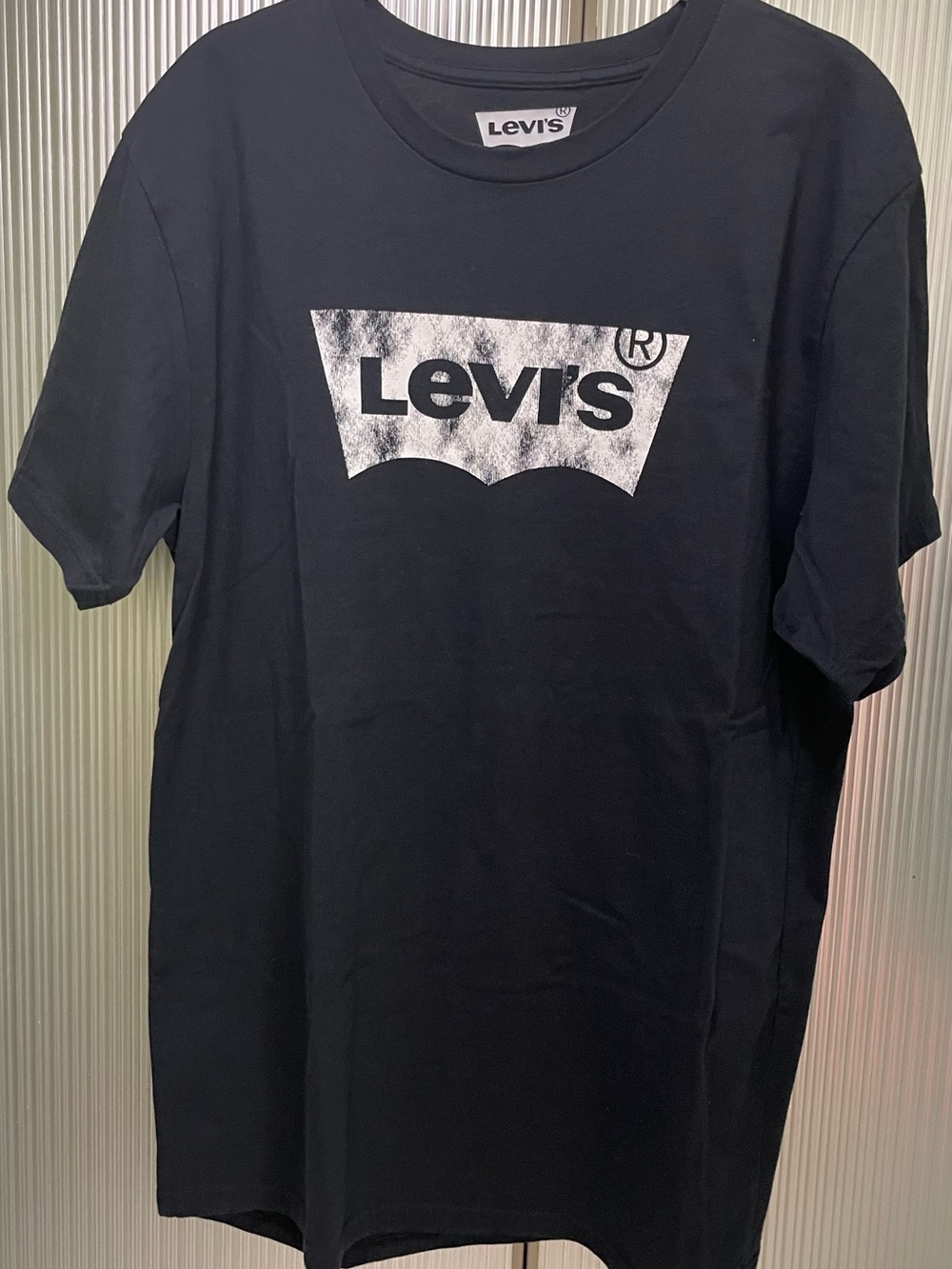 Levi’s Short Sleeve T-shirt Levi’s Logo on front 
Black 
Size L